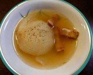 丸ごと玉ねぎの絶品スープ